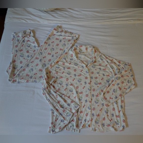 Djerf Avenue Go Slow Summer Berries pajama set - Picture 8 of 15